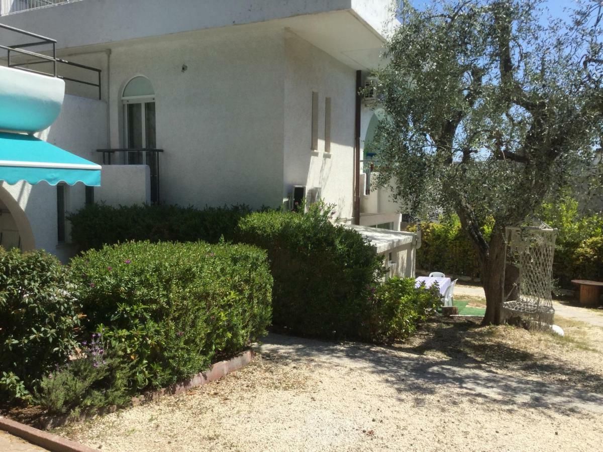 Residence I Faraglioni Mattinata Buitenkant foto